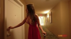 'Amiee Cambridge in Stepmoms Sin City Boob Debut' screenshot nº 2