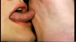 Captura de 'Close-Up Tongues & Tootsies' nº 134