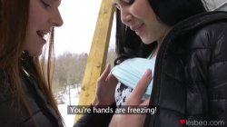 Captura de 'Sexy Lesbian Trib In Winter Cabin' nº 25