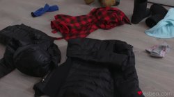 Captura de 'Sexy Lesbian Trib In Winter Cabin' nº 48