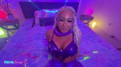 'Bimbo Pamela Sanderson Crashes DJ Brian's Neon Bedroom!' screenshot nº 6