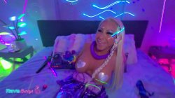 'Bimbo Pamela Sanderson Crashes DJ Brian's Neon Bedroom!' screenshot nº 65