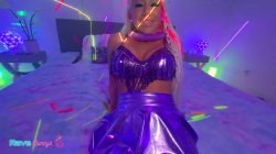 'Bimbo Pamela Sanderson Crashes DJ Brian's Neon Bedroom!' screenshot nº 7
