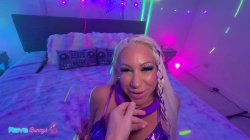 'Bimbo Pamela Sanderson Crashes DJ Brian's Neon Bedroom!' screenshot nº 11