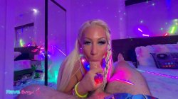 'Bimbo Pamela Sanderson Crashes DJ Brian's Neon Bedroom!' screenshot nº 33