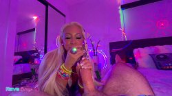 'Bimbo Pamela Sanderson Crashes DJ Brian's Neon Bedroom!' screenshot nº 40