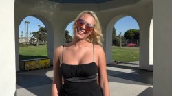 'Young & Busty 2' screenshot nº 2