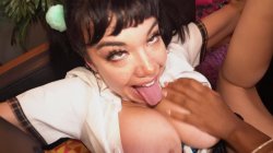 'Fucktoy 4 Busty Bullies' screenshot nº 123