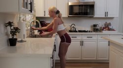 Captura de 'Women Seeking Women 189' nº 111