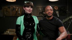 Captura de 'TS Seduction - Latex Predator: Natalie Mars Captures And Fucks Dillon Diaz' nº 15