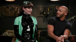 Captura de 'TS Seduction - Latex Predator: Natalie Mars Captures And Fucks Dillon Diaz' nº 3