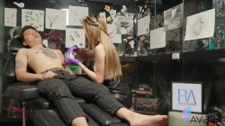 Captura de 'Busty Tattoo Artist, Li Zhiyan, Fucked By A Client' nº 13