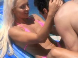 'Bucking Blonde Bottoms' screenshot nº 78
