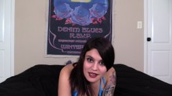Captura de 'Porn Stars w Tattoos & Small Tits Webcam Stripteases' nº 93