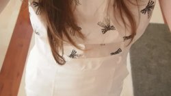 Captura de 'Webcam Babes Strip Teasing Showing Tits Ass & Pussy' nº 101