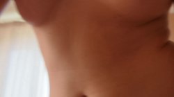 Captura de 'Webcam Babes Strip Teasing Showing Tits Ass & Pussy' nº 116