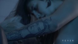 Captura de 'Brunette Bombshell Rides Her Friend After a Wild Night' nº 39