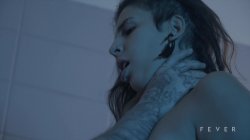 Captura de 'Brunette Bombshell Rides Her Friend After a Wild Night' nº 40