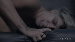 Captura de 'Brunette Bombshell Rides Her Friend After a Wild Night' nº 44