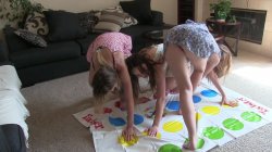 Captura de 'Strip Twister Threesome' nº 23
