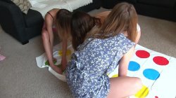Captura de 'Strip Twister Threesome' nº 39