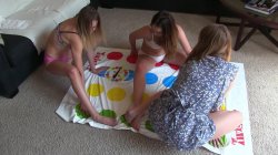 Captura de 'Strip Twister Threesome' nº 41