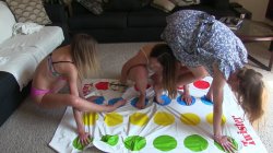 Captura de 'Strip Twister Threesome' nº 43