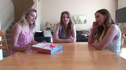 Captura de 'Strip Twister Threesome' nº 6