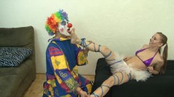 Captura de 'Sweaty Clown Porn With Armpit Worship, Ass Worship, Foot Worship and Fucking' nº 69