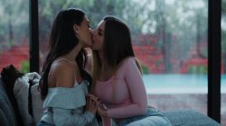 Captura de 'Girls Kissing Girls Vol. 21' nº 2