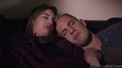 Captura de 'Unveilled Teen Lesbians' nº 43