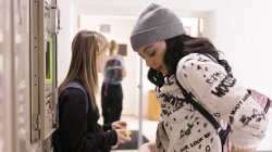 Captura de 'Unveilled Teen Lesbians' nº 52
