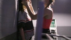 Captura de 'Unveilled Teen Lesbians' nº 71