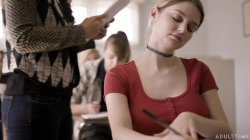 Captura de 'Unveilled Teen Lesbians' nº 8