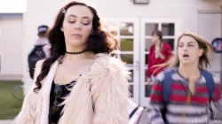 Captura de 'Unveilled Teen Lesbians' nº 108