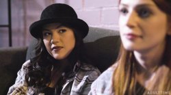 Captura de 'Unveilled Teen Lesbians' nº 127