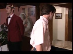 Captura de 'Topless Room Service' nº 78
