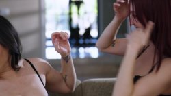 Captura de 'Lesbian Hotwives 2' nº 50
