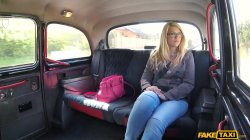 Captura de 'Fake Taxi Presents - Izzy Delphine' nº 15