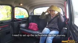 Captura de 'Fake Taxi Presents - Izzy Delphine' nº 3