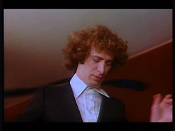 'Hot Young Widows (French Language)' screenshot nº 63