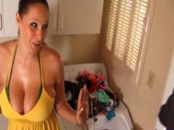 'Chicks Taking Charge' screenshot nº 3