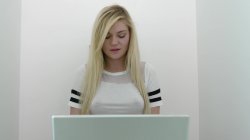 Captura de 'Big Dicks Tiny Chicks 3' nº 4