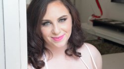 '20YO Big Titty BBWs' screenshot nº 3