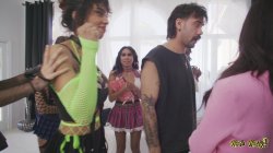 'Goth Vs Preps 10 Girl Reverse Gangbang' screenshot nº 15