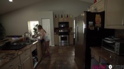 Captura de 'My Horny Stepsister Is Addicted To Masturbating' nº 2