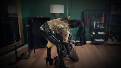 Captura de 'Ava Fetishart Puts Perv In The Pussy Smell Hood' nº 35