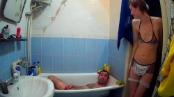 'Bubble Bath Bimbos' screenshot nº 49