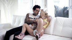 Captura de 'Bratty Teens Like It Rough' nº 7