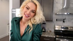 Captura de 'Stepmom Sex Ed Vol. 12' nº 57